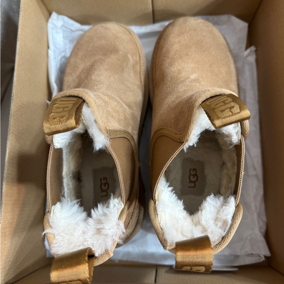 UGG Women’s Platform Chelsea Boots in Chestnut Tan - Picture 4 of 5